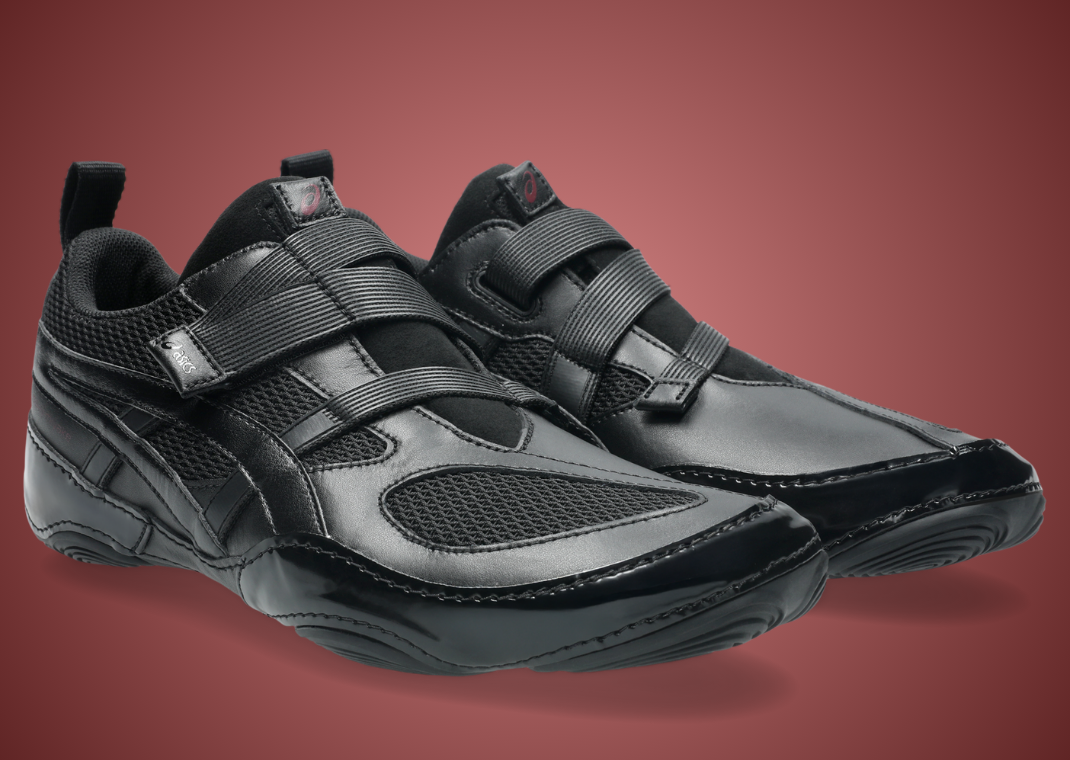 Issey Miyake x Asics Hyper Taping Black - Angle