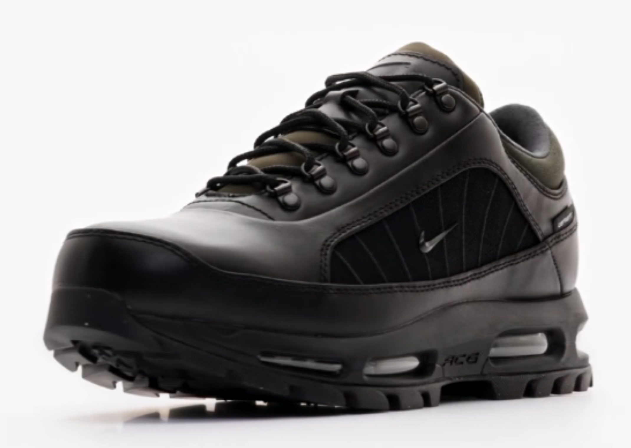 Carhartt WIP x Nike Air Max Goadome Low Black- Angle