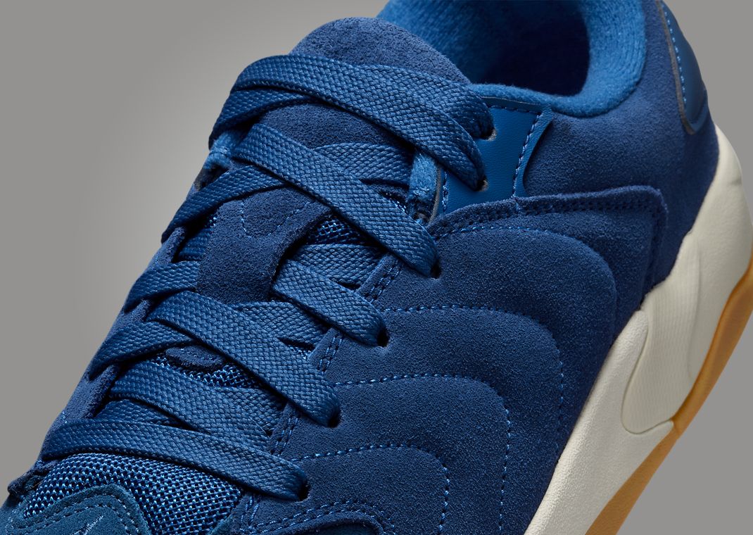 Jordan Session Storm Blue Tongue