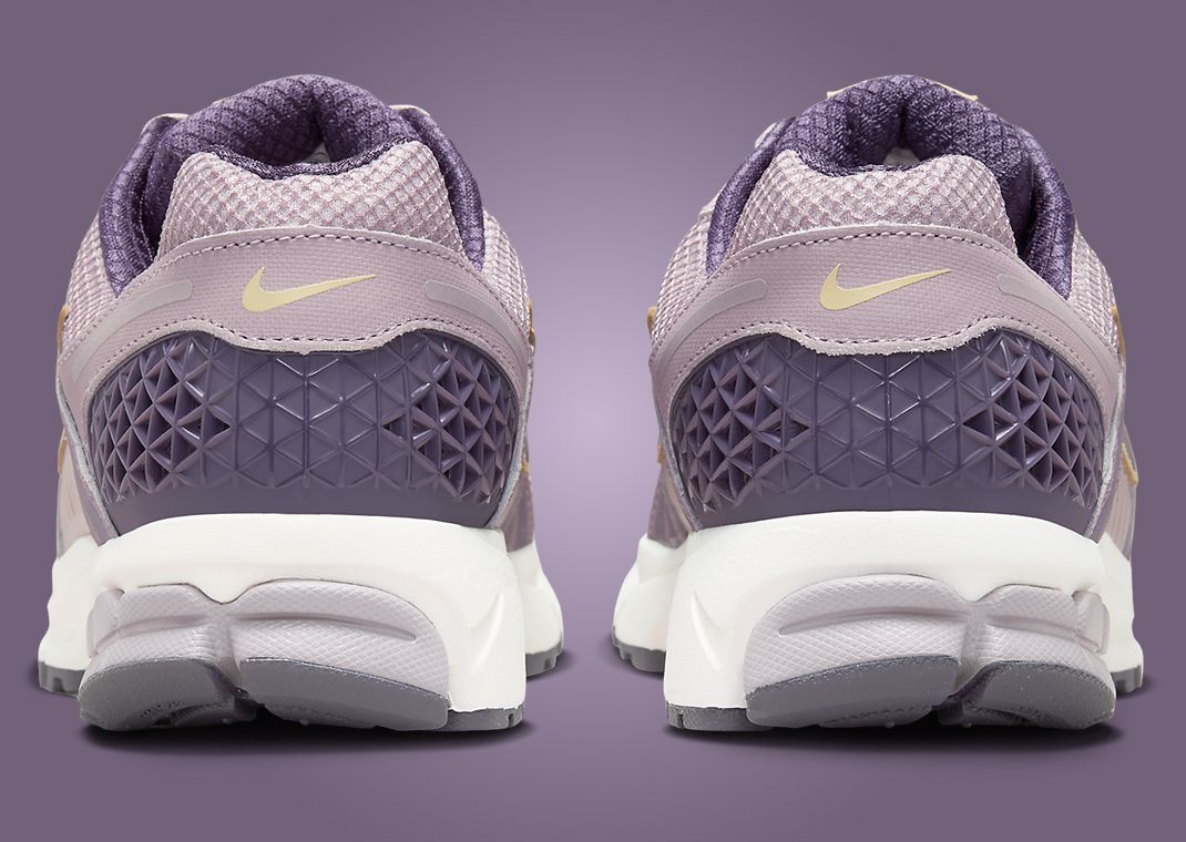 Nike Zoom Vomero 5 Platinum Violet Team Gold Heel