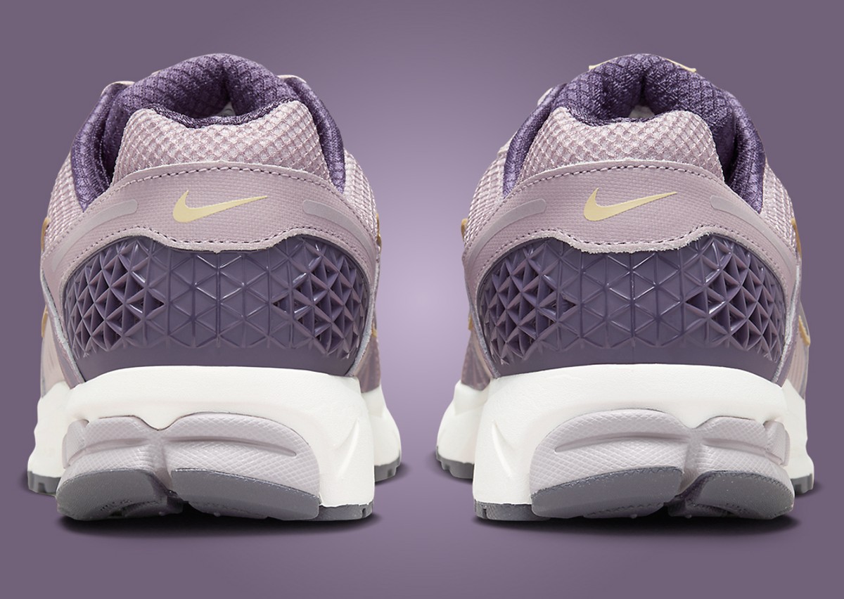 Nike Zoom Vomero 5 Platinum Violet Team Gold Heel