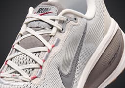 Nike Vomero 18 Now and Then - Detail