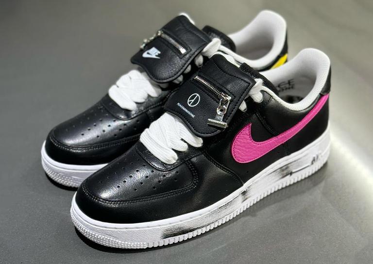 PEACEMINUSONE x Nike Air Force 1 Low Para-Noise 3.0 Angle Left