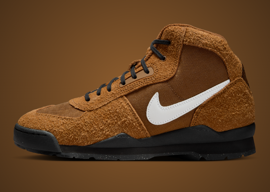 Stüssy x Nike Baltoro Light British Tan Lateral