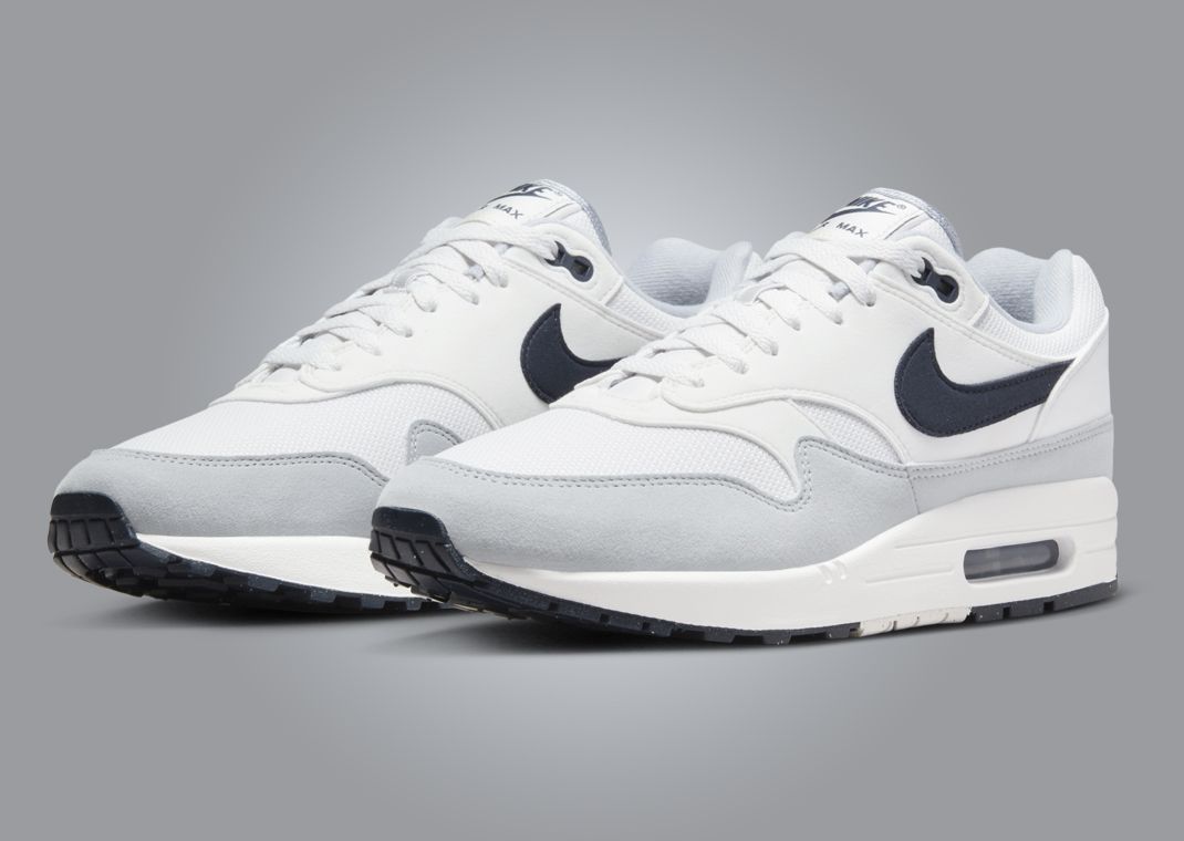 Nike Air Max 1 Platinum Tint Dark Obsidian Angle