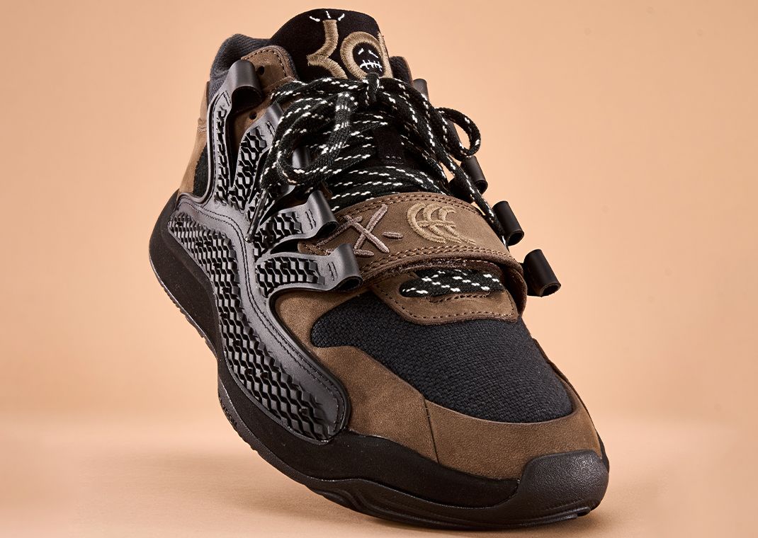 Vick Almighty & Reshoevn8r Create a Custom Nike KD 18 x Travis