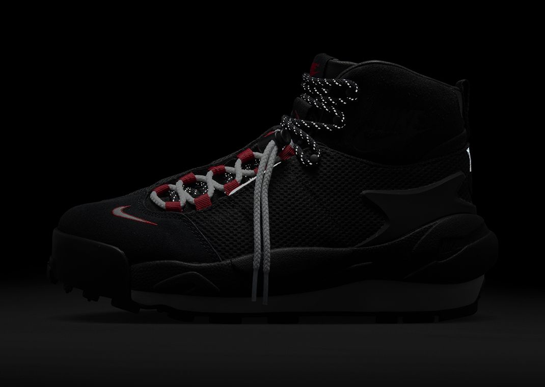 sacai x Nike Magmascape Black 3M Lateral