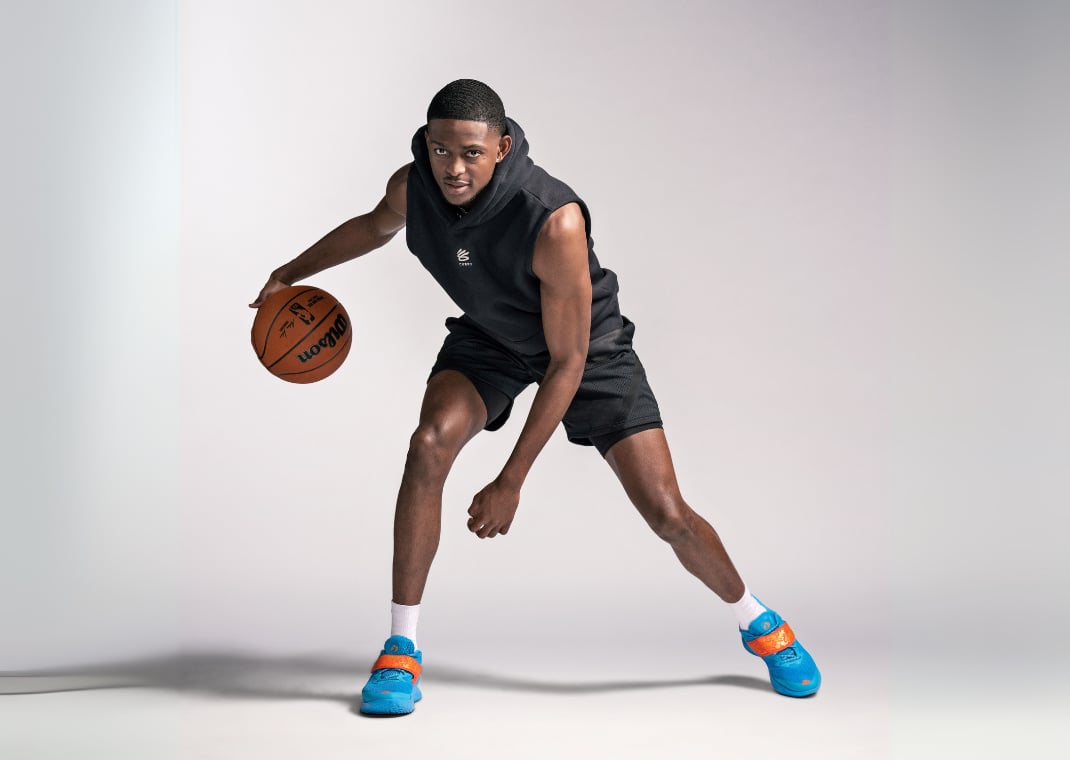 De'Aaron Fox wearing the Curry Fox 1