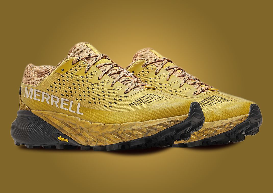 House of the Dragon x Merrell Agility Peak 5 House Targaryen Angle