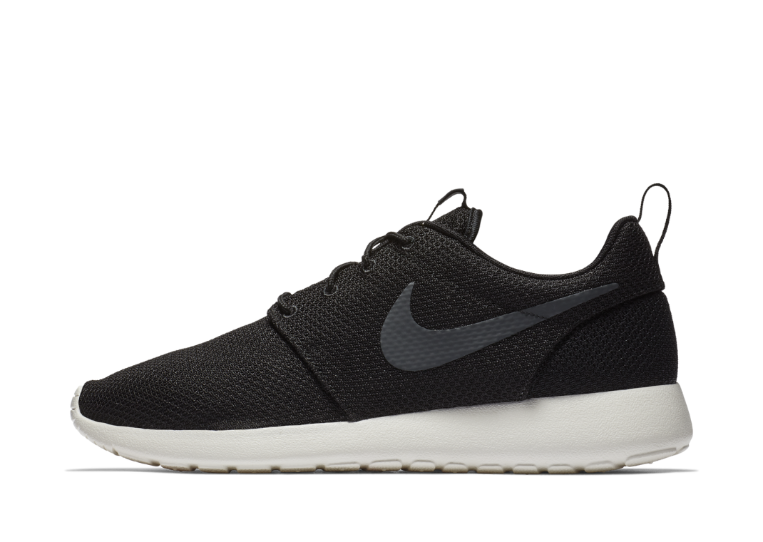 Nike Roshe One Black White Lateral