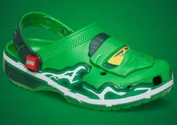 LEGO Ninjago x Crocs Classic Clog (GS) - Angle