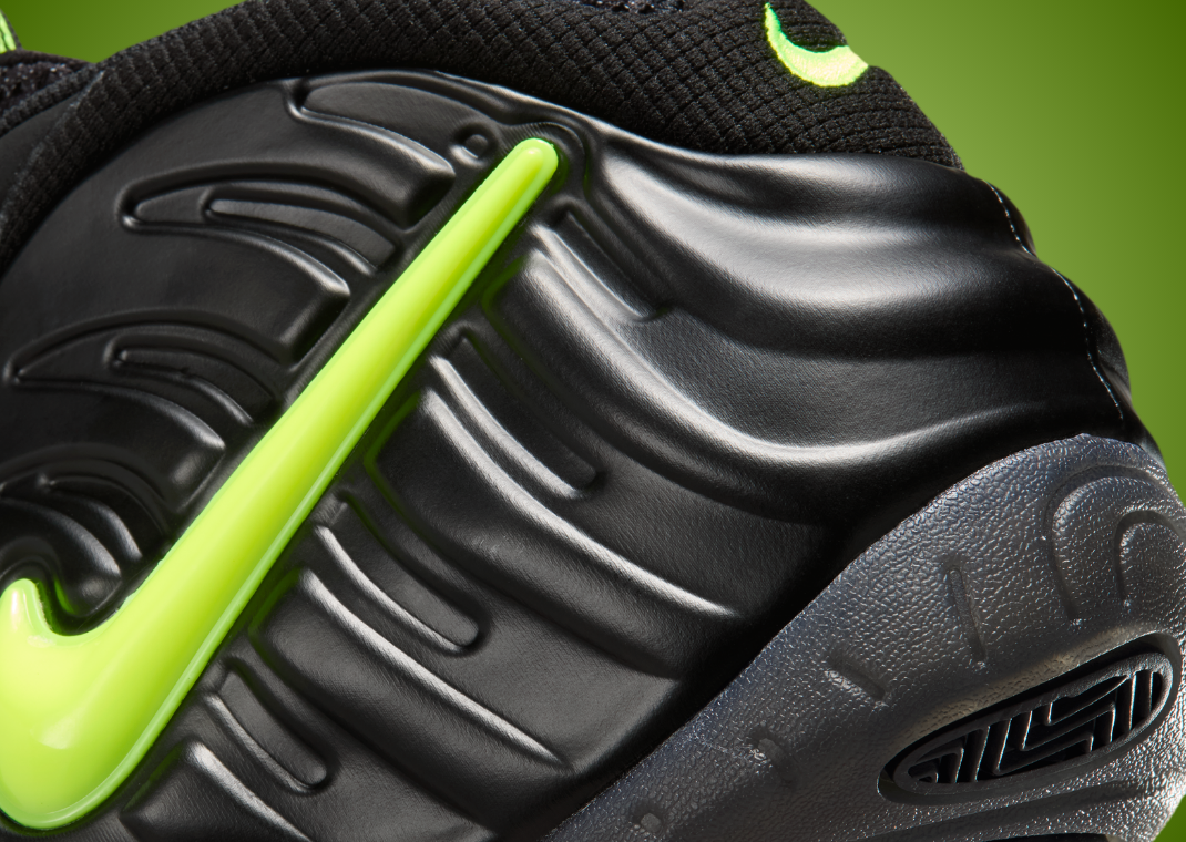 Nike Air Foamposite Pro Voltage - Heel Detail