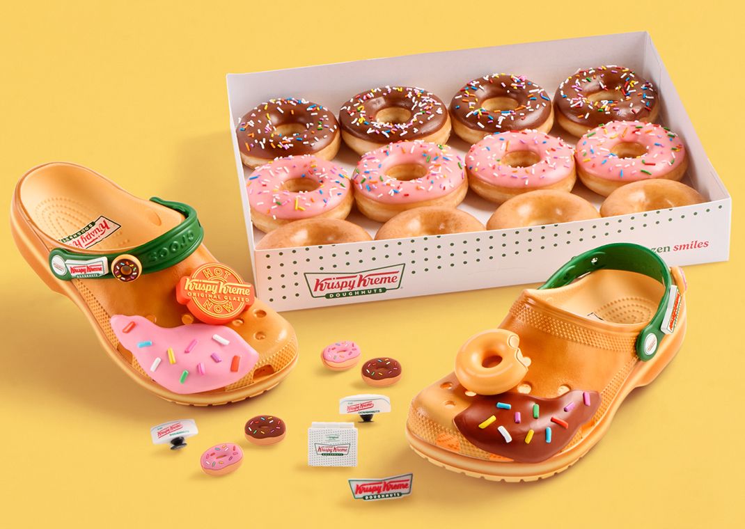 サンダル Krispy Kreme x Crocs Classic Clog Krispy Kreme® x Crocs™ Collaboration