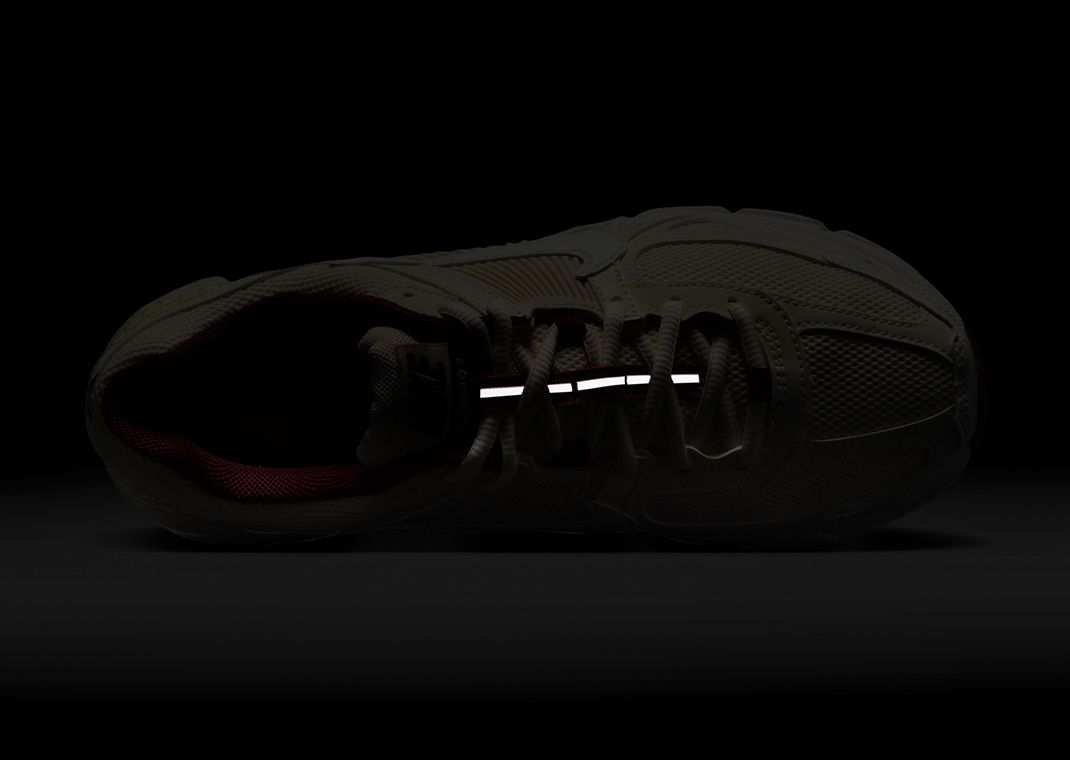 Nike Zoom Vomero 5 Valentine's Day (W) 3M Top