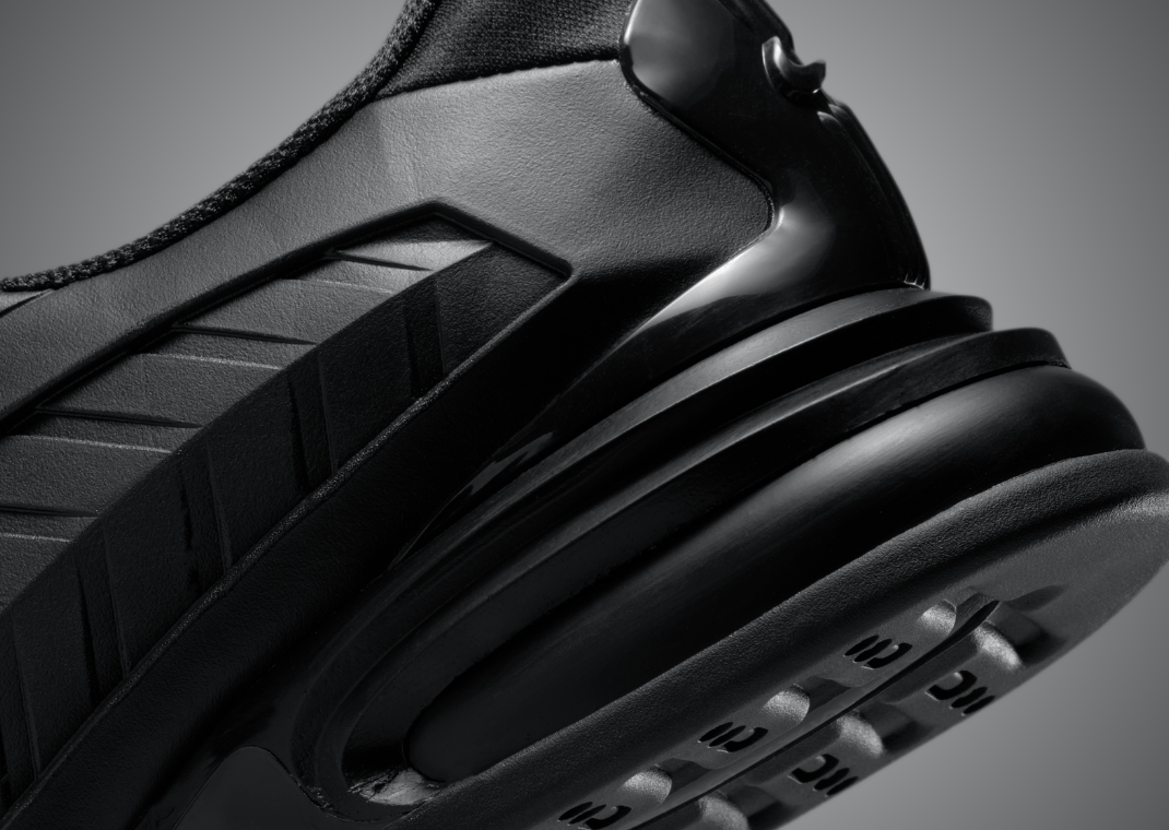 CDG x Nike Air Max Dolce Triple Black - Heel Detail