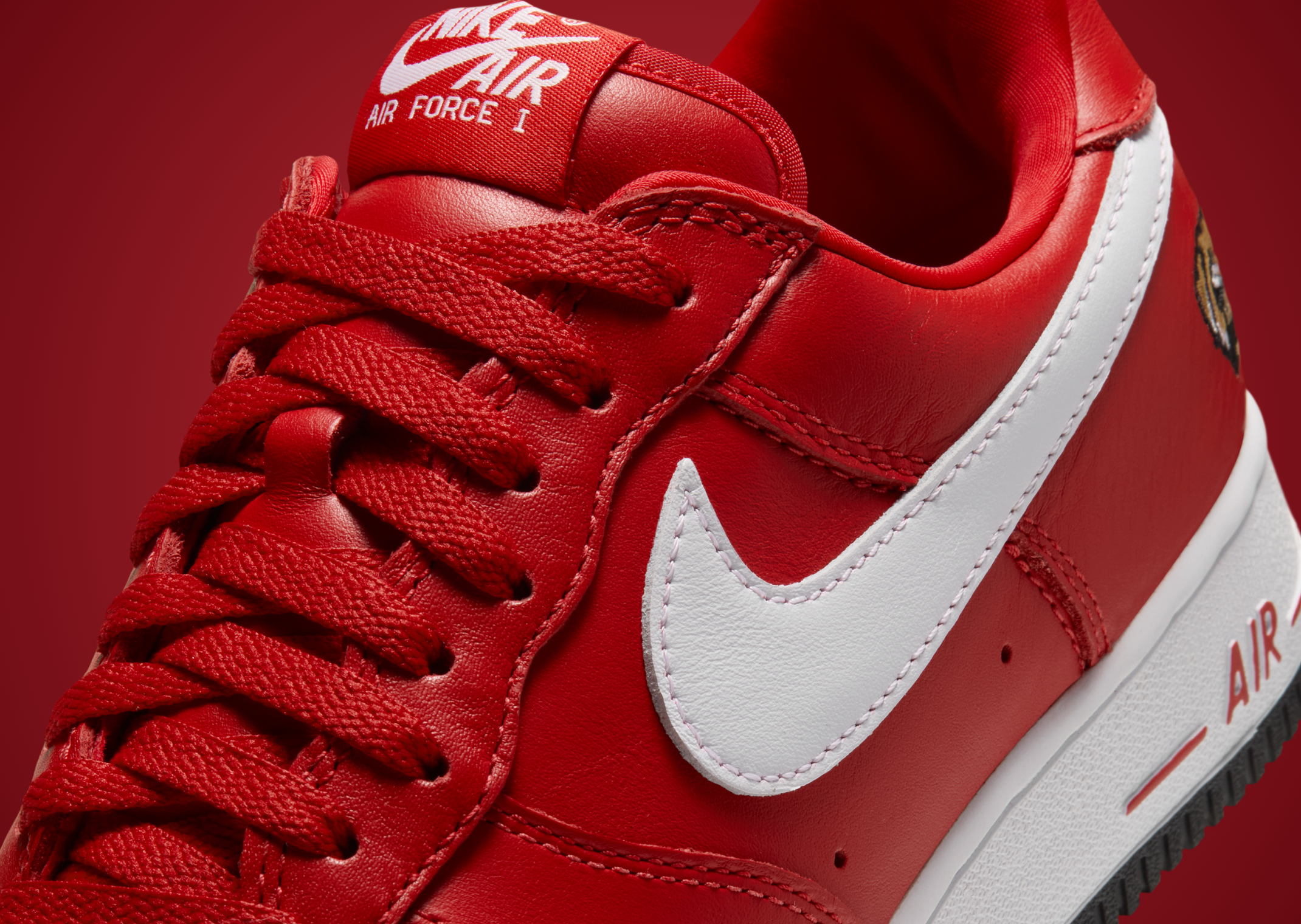 Victor Victor x Nike Air Force 1 Low '01 University Red - Detail