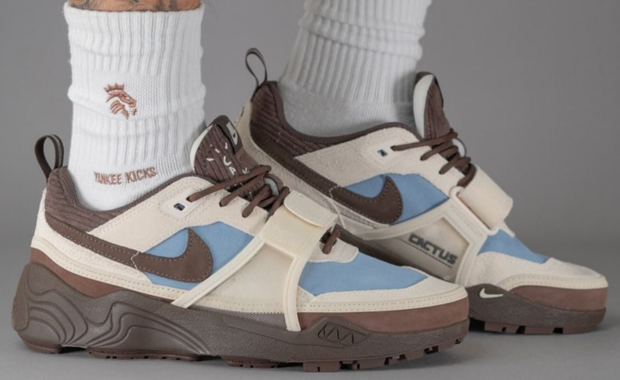 Travis Scott x Nike Zoom Field Jaxx Leche Blue