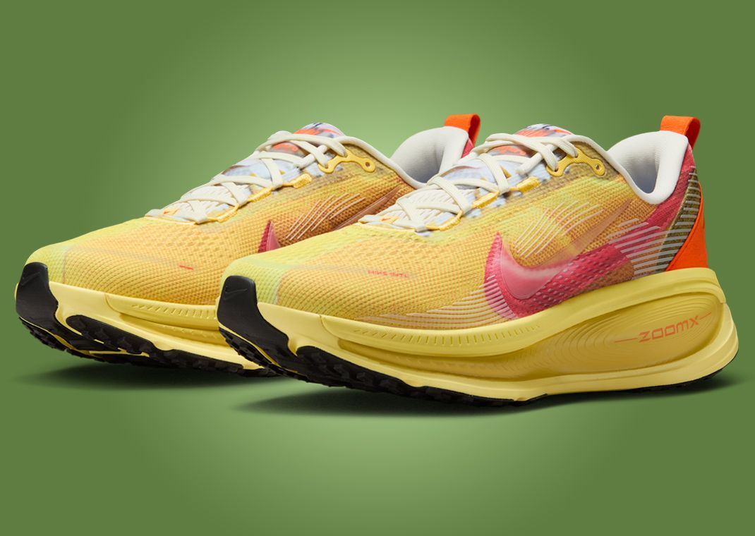 Nike Vomero 18 International Running Pack Angle