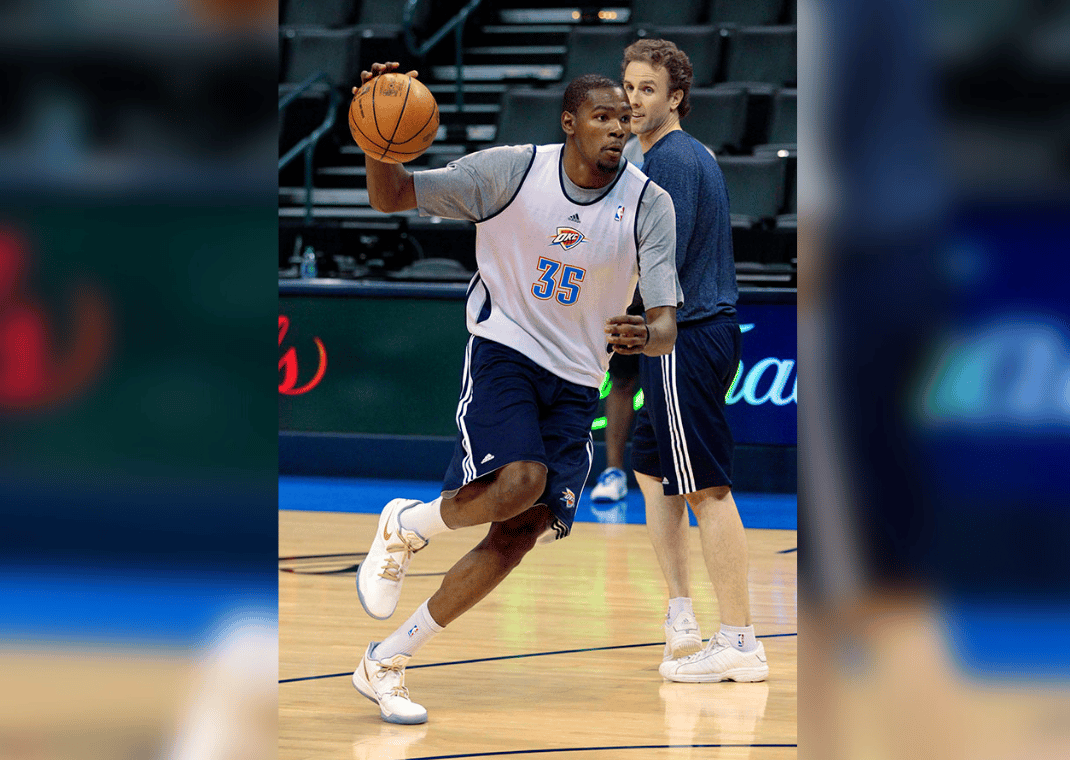 Kevin Durant Wearing The Nike KD 4 White Gold (image vis Steve Sisney | Reuters)