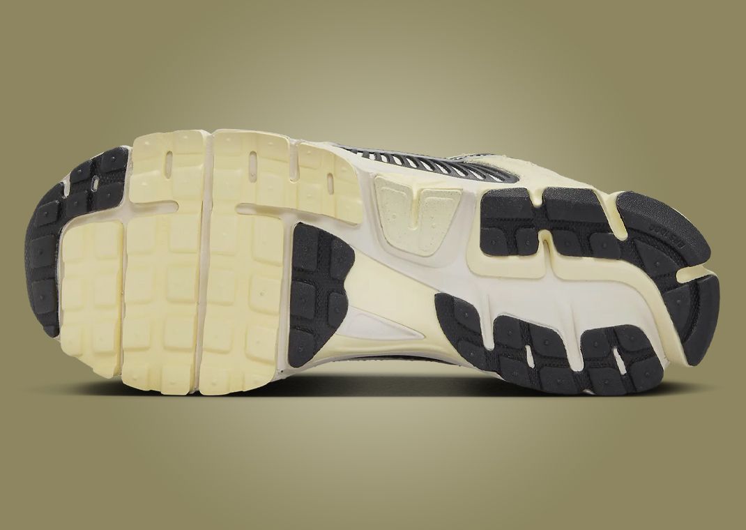 Nike Zoom Vomero 5 Alabaster Black Outsole