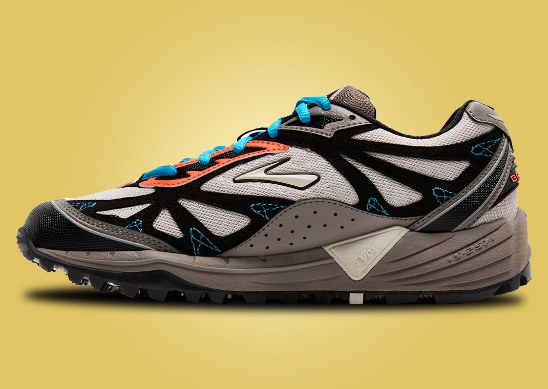Brooks Cascadia 1 Moonbeam Black Camellia Medial