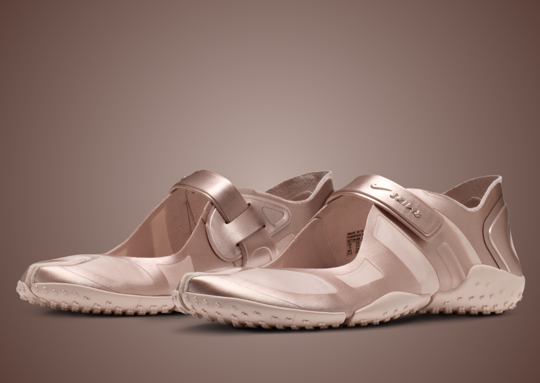 NikeSKIMS Rift Satin Silt Red - Angle