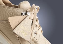 New York Yankees x Clarks 8th St by Ronnie Fieg Sunderland Light Sand - Tag