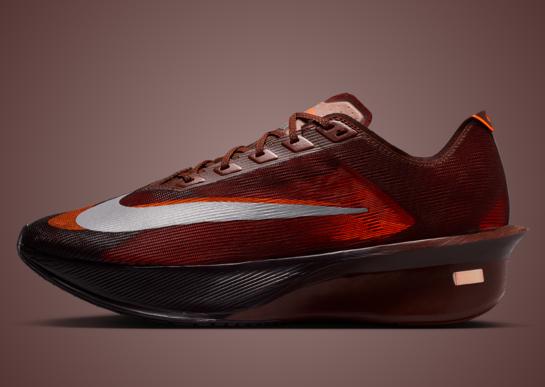 Renegade x Nike ZoomX Vaporfly 4 - Lateral