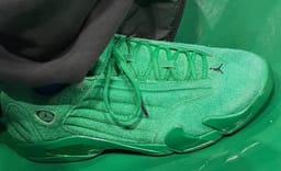 Former 49ers Receiver Michael Crabtree Showed Off Green Suede PE 14s Courtside in Dallas