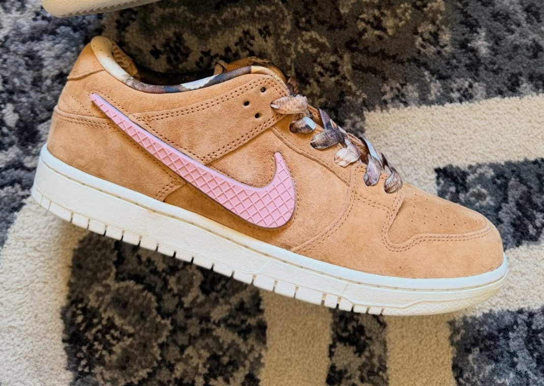 NOTE Manchester x Nike SB Dunk Low Lateral