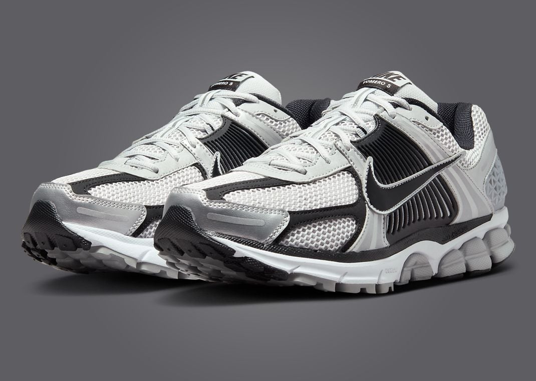 Nike Zoom Vomero 5 Metallic Silver Black