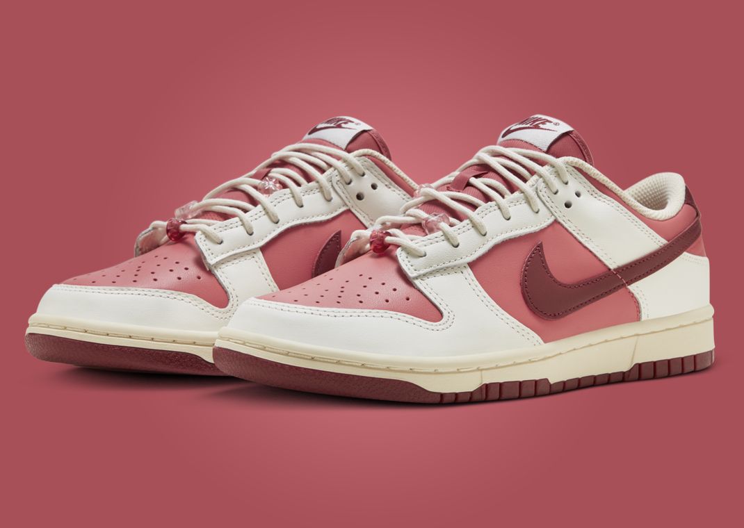 Nike Dunk Low Valentine's Day (W) Angle