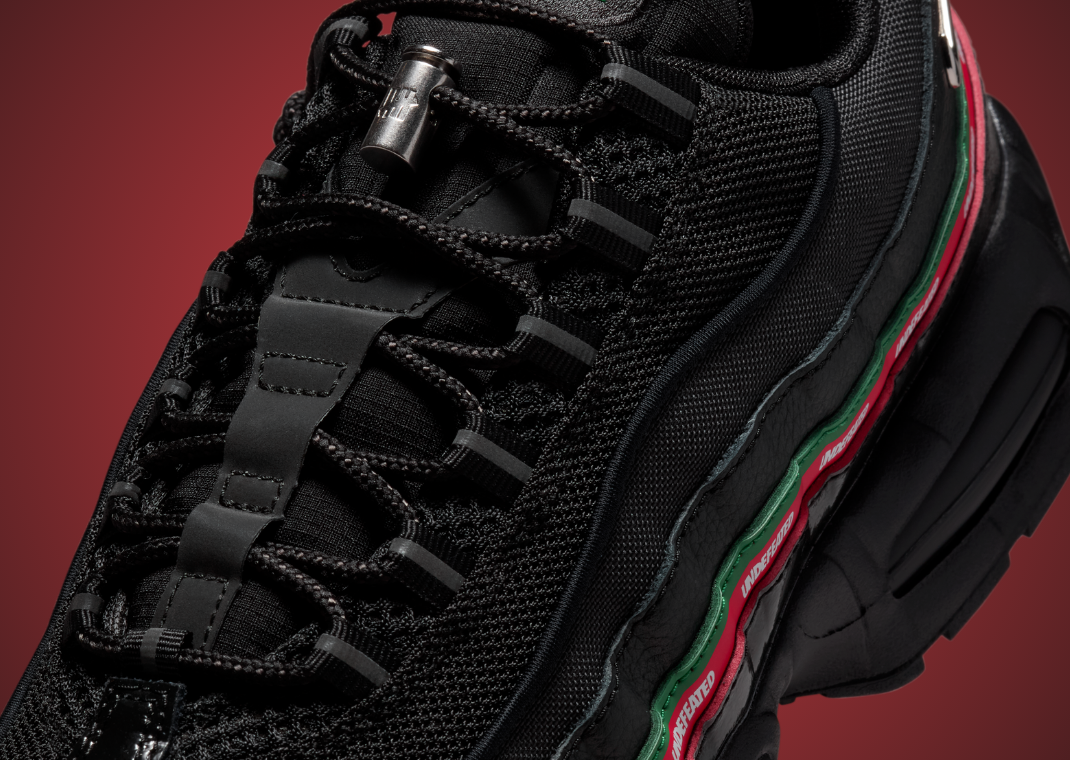 Undefeated x Nike Air Max 95 OG Big Bubble Black Gorge Green Detail
