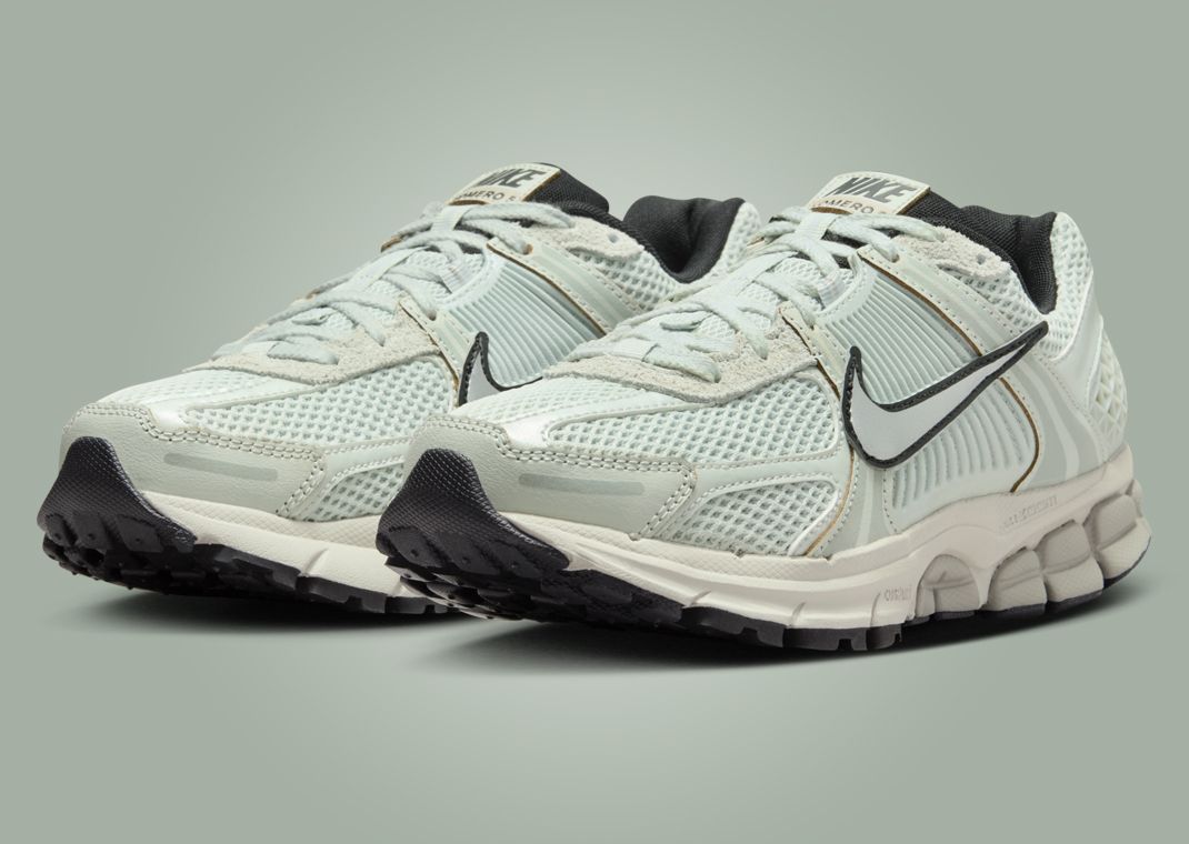 Nike Zoom Vomero 5 Light Silver Chrome (W) Angle