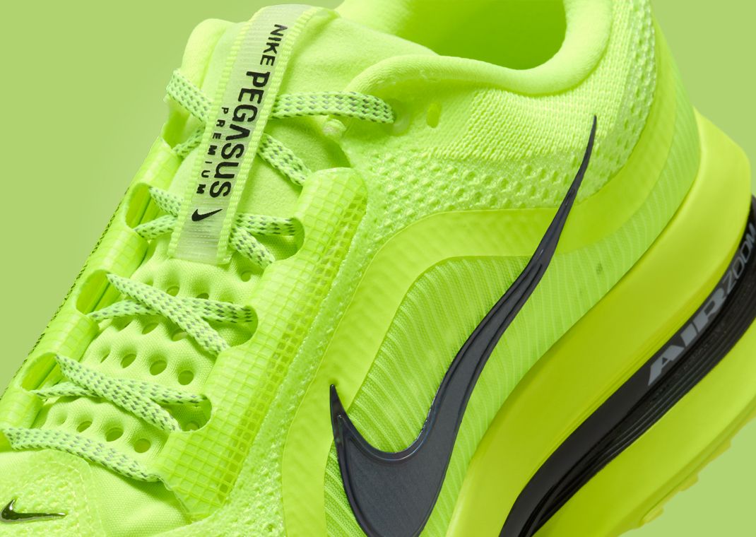 Nike Pegasus Premium Volt