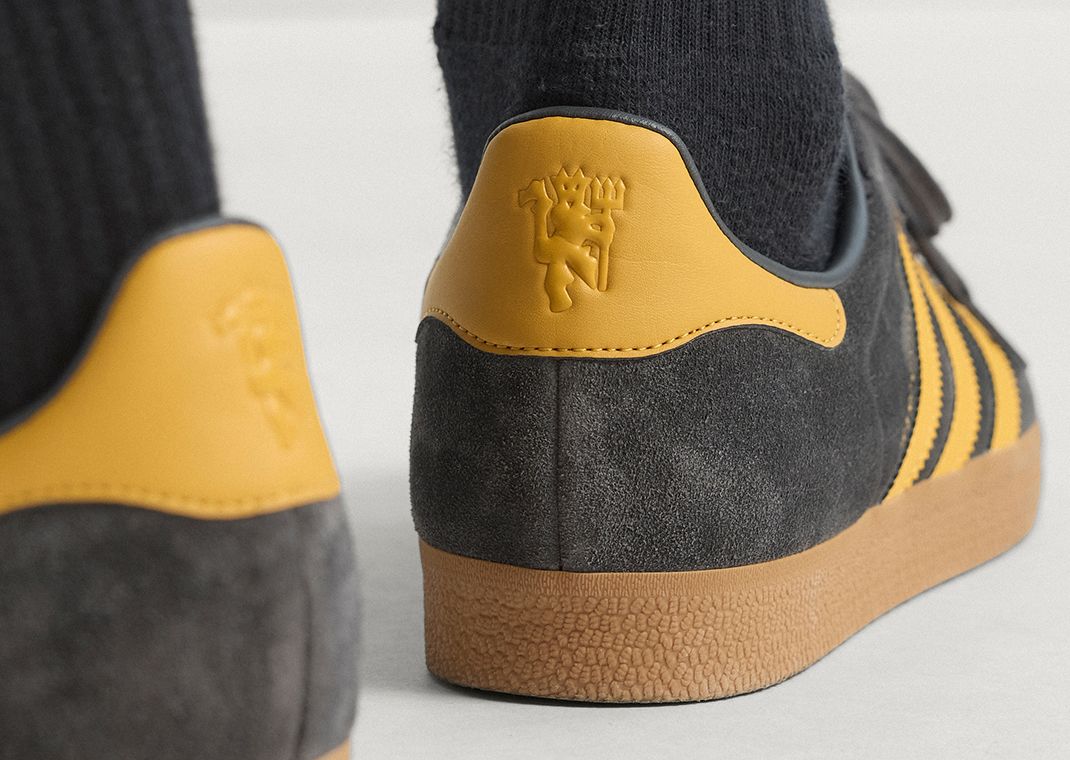 Manchester United x adidas Gazelle Third Kit Heel Detail