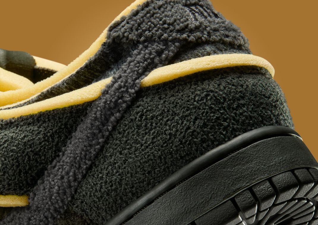 CPFM x Nike Swamp Sponge Dunk Sequoia Heel Detail