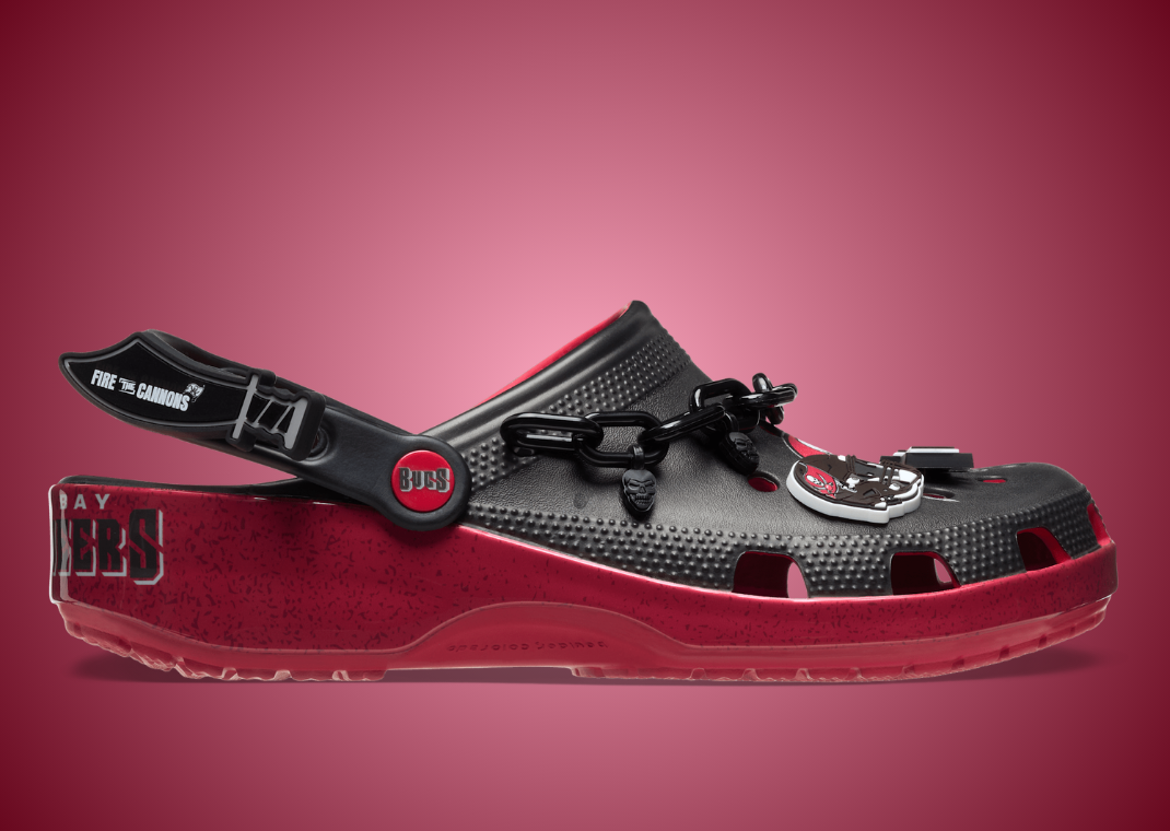 NFL x Crocs Classic Clog Tampa Bay Buccaneers - Lateral