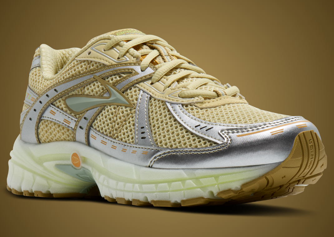 Brooks Adrenaline GTS 10 Yellow - Angle
