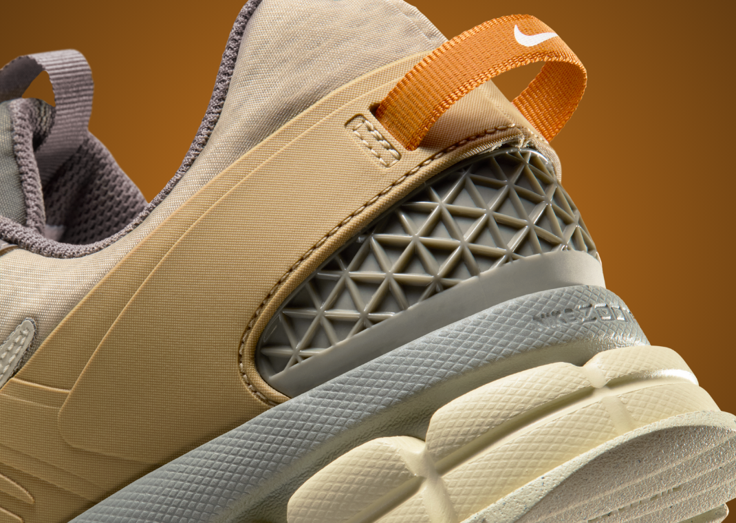 Nike Vomero 5 Roam Running Poets - Heel Detail