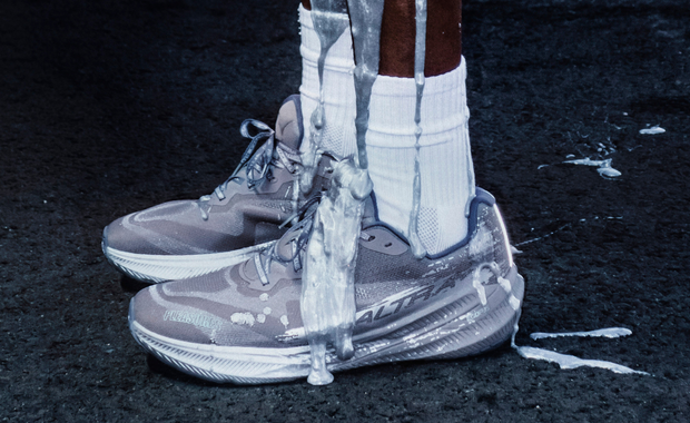 PLEASURES x Altra Experience Flow 3 Satellite