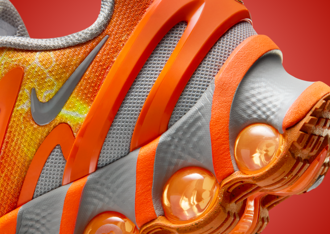 Palace x Nike Air Max DN8 Safety Orange Heel Detail