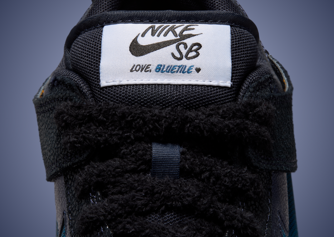 Bluetile Skate Shop x Nike SB Dunk Low Monarch - Detail