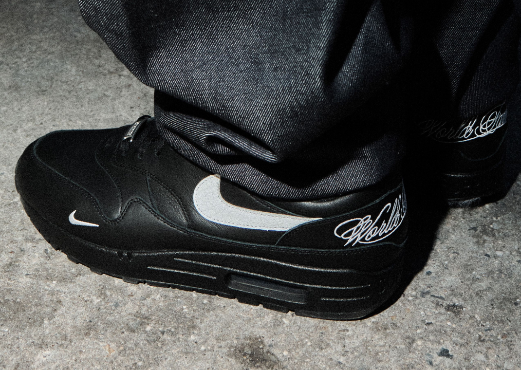 Supreme x Nike Air Max 1 '87 SP Black White On Foot