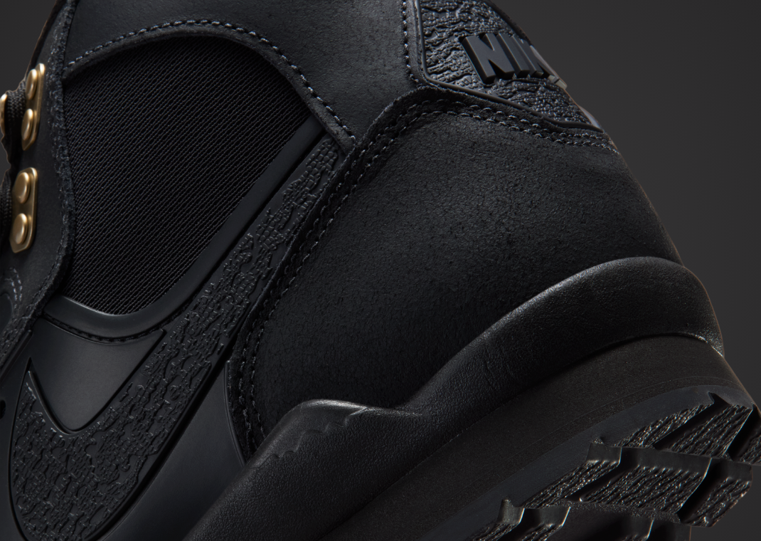 Nike Baltoro Black Metallic Gold - Heel Detail