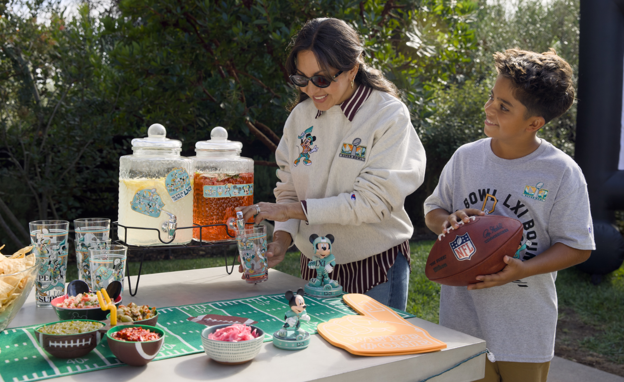 Mickey & Friends x NFL
