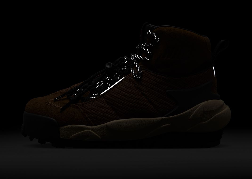 sacai x Nike Magmascape SP Light British Tan 3M Lateral