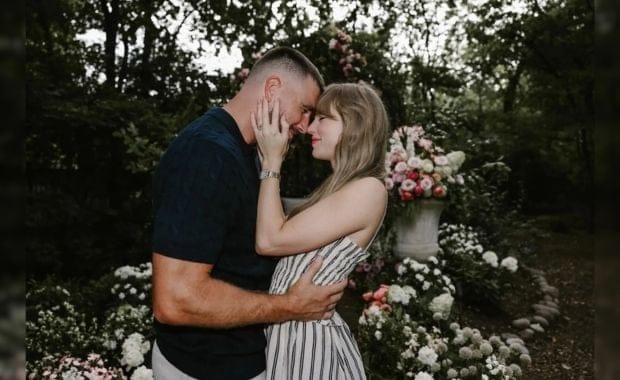 We Found a Clue About Taylor Swift's Engagement in her Shoes