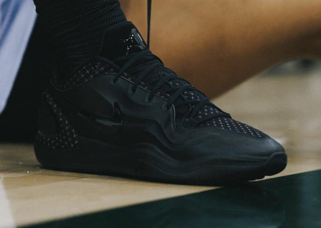 Nike A'Two Triple-Black