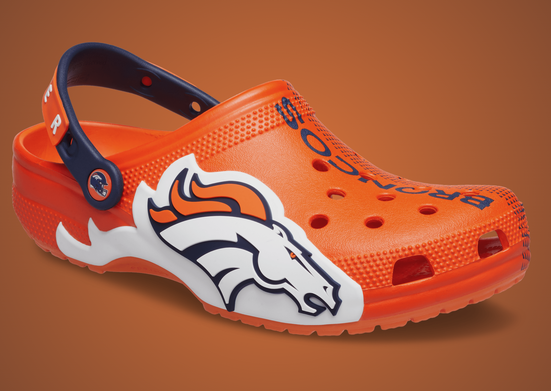 NFL x Crocs Classic Clog Denver Broncos - Angle